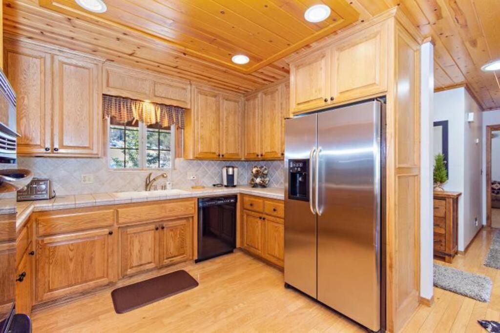 Custom Single Story Cabin With Jacuzzi Pool Table & Big Game Room With Arcade Games Big Bear Lake Esterno foto