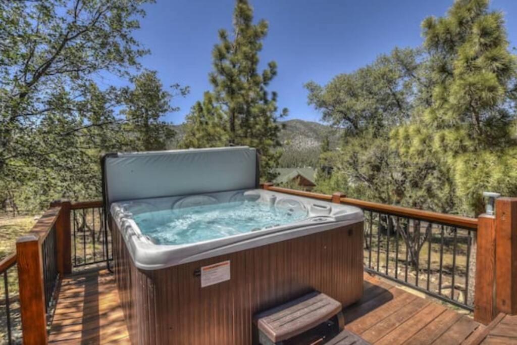 Custom Single Story Cabin With Jacuzzi Pool Table & Big Game Room With Arcade Games Big Bear Lake Esterno foto