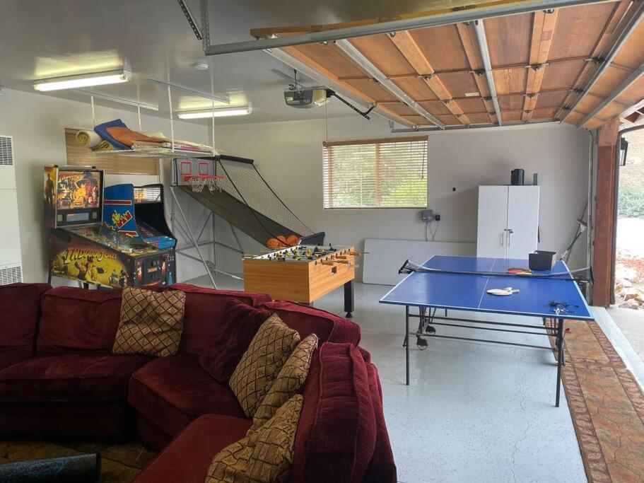 Custom Single Story Cabin With Jacuzzi Pool Table & Big Game Room With Arcade Games Big Bear Lake Esterno foto