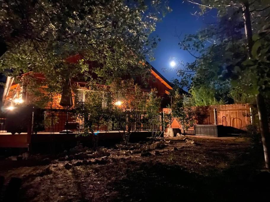 Custom Single Story Cabin With Jacuzzi Pool Table & Big Game Room With Arcade Games Big Bear Lake Esterno foto