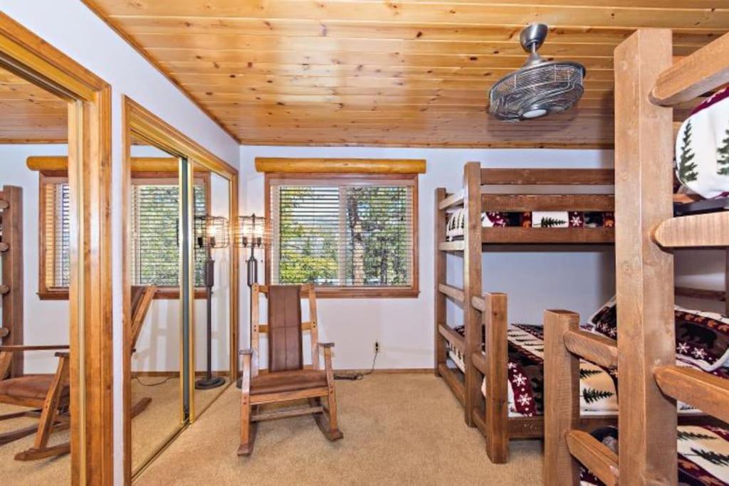 Custom Single Story Cabin With Jacuzzi Pool Table & Big Game Room With Arcade Games Big Bear Lake Esterno foto